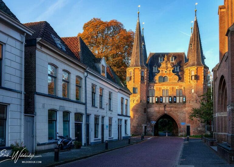 Broederpoort Kampen in het eerste zonlicht