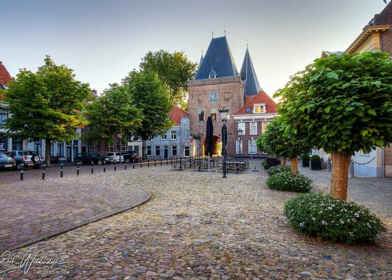 De Koornmarkt in Kampen op de vroege ochtend