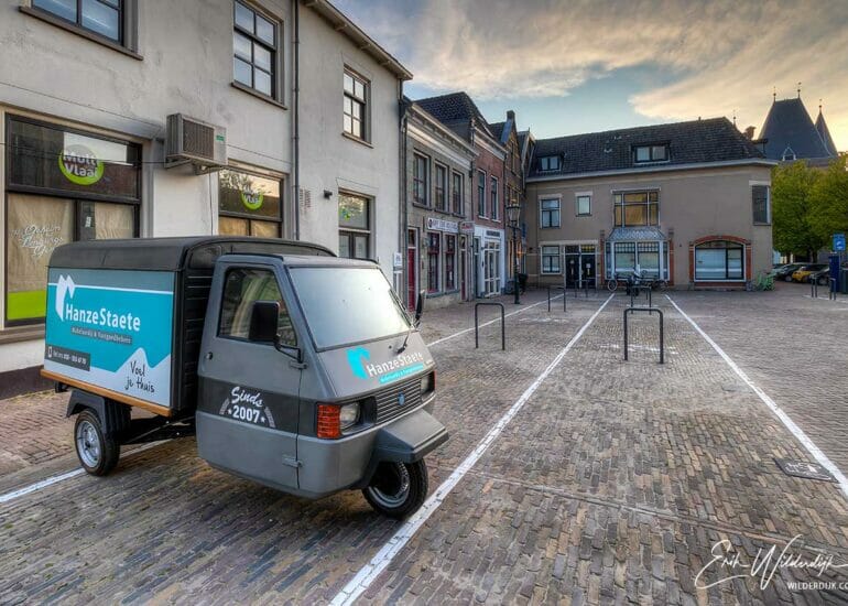 Piaggio op de Koornmarkt in Kampen