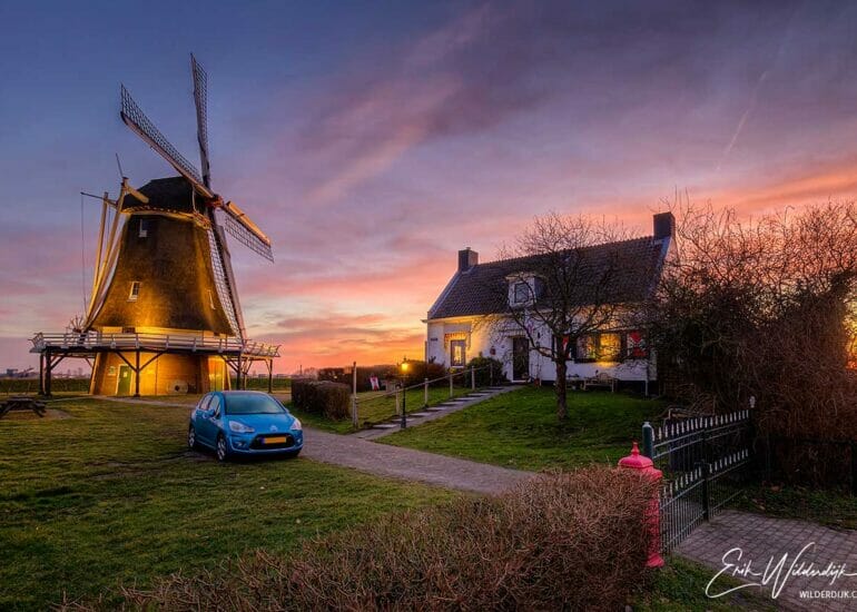 Gekleurde zonsopkomst bij D'Olde Zwarer en 't Geheim van de Molenear in Kampen